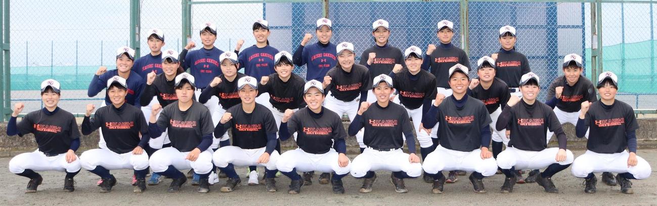 春夏連覇を狙う開志学園・女子硬式野球部メンバー