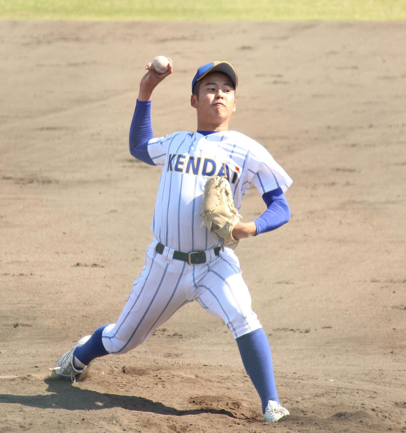 安中総合対高崎健康福祉大高崎　5回を被安打1の無失点に抑えた高崎健康福祉大高崎・今仲（撮影・保坂恭子）