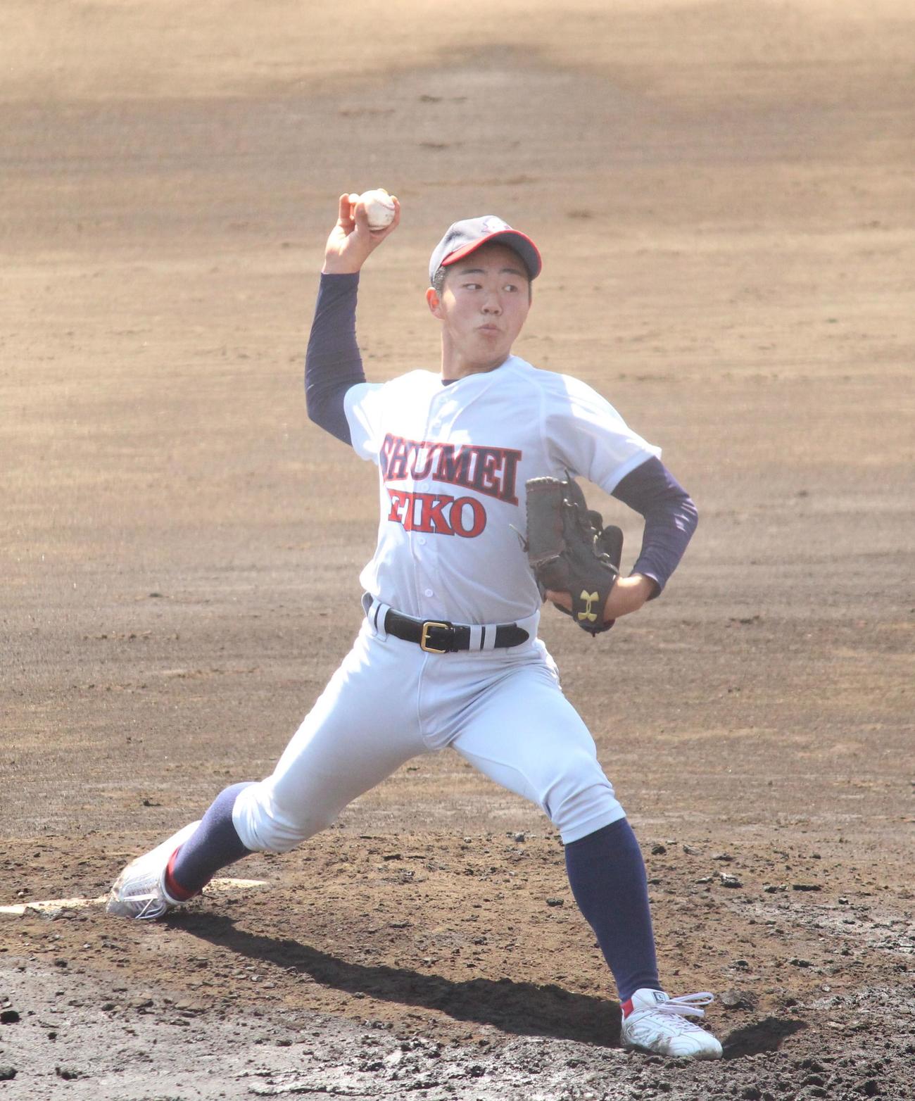 越ケ谷対秀明英光　先発し力投する秀明英光・岩井（撮影・保坂恭子）