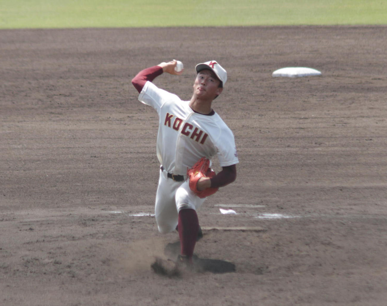 春季四国大会初戦の鳴門戦で高知のエース森木大智投手が5回から登板して力投