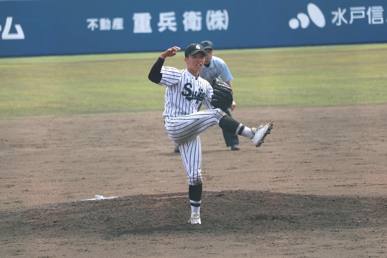 水城対霞ケ浦　霞ケ浦打線を8安打2失点に抑え完投勝利した水城の先発、樫村（撮影・保坂淑子）