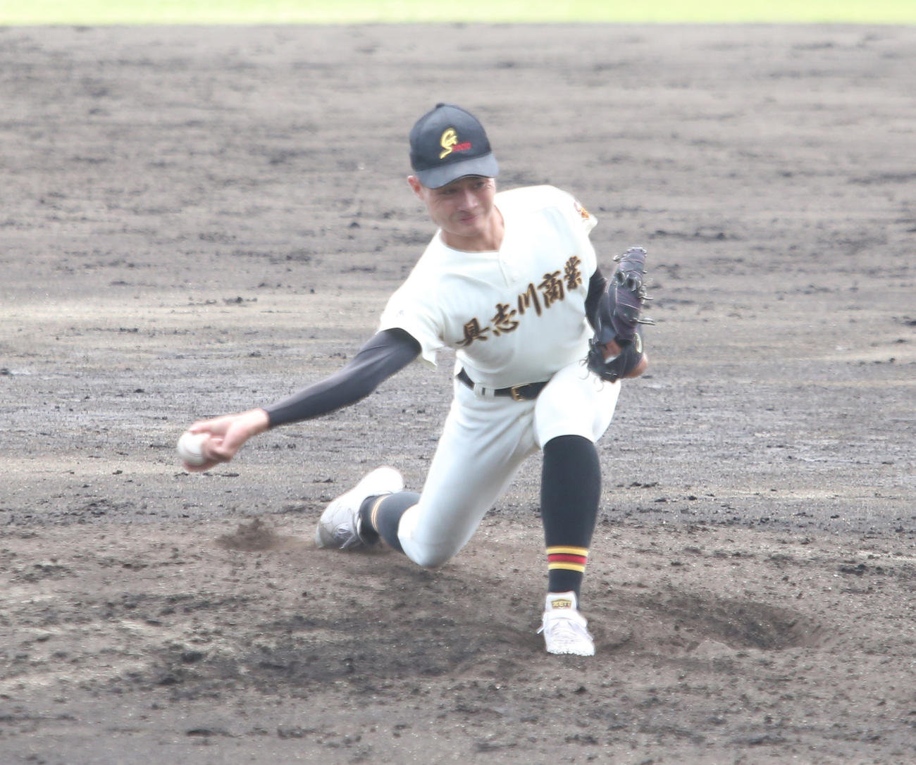 福岡大大濠を7回2安打無失点に抑えた具志川商・山田極登（撮影・菊川光一）