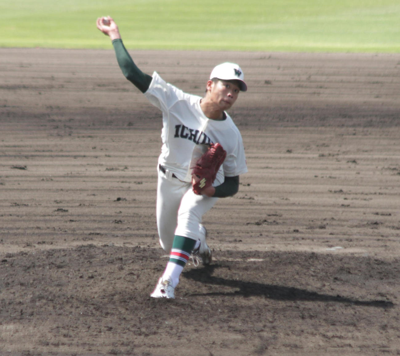 市和歌山のエース小園健太投手は5回から救援して5イニングを9奪三振無失点の快投を見せた