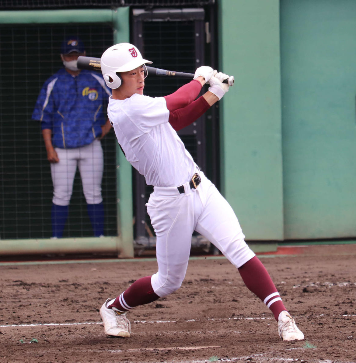 9回裏、2死満塁からサヨナラの右前適時打を放った常総学院の中村（撮影・保坂淑子）