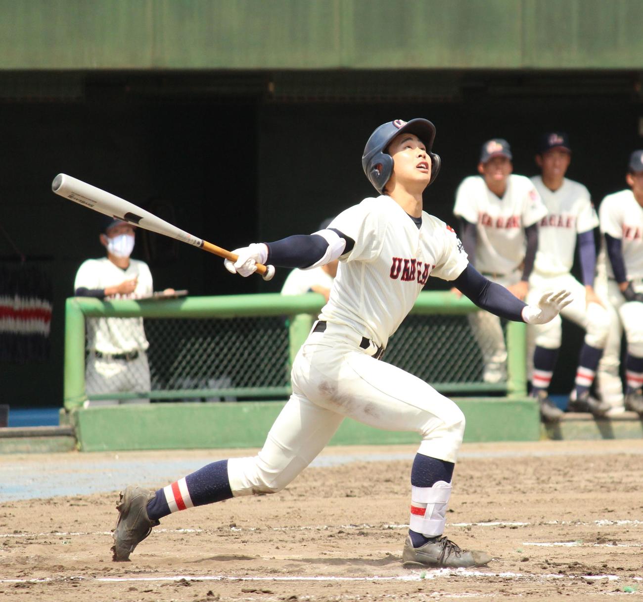 昌平対浦和学院　10回裏浦和学院1死満塁、サヨナラの右前適時打を放った吉田匠（撮影・保坂恭子）