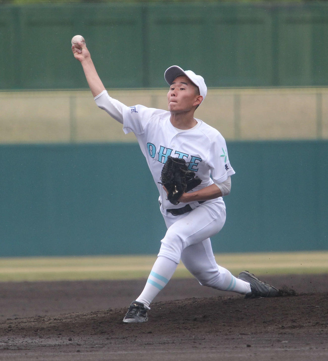 長岡対長岡大手　初回無死満塁のピンチを切り抜け完封投球した長岡大手・荒木