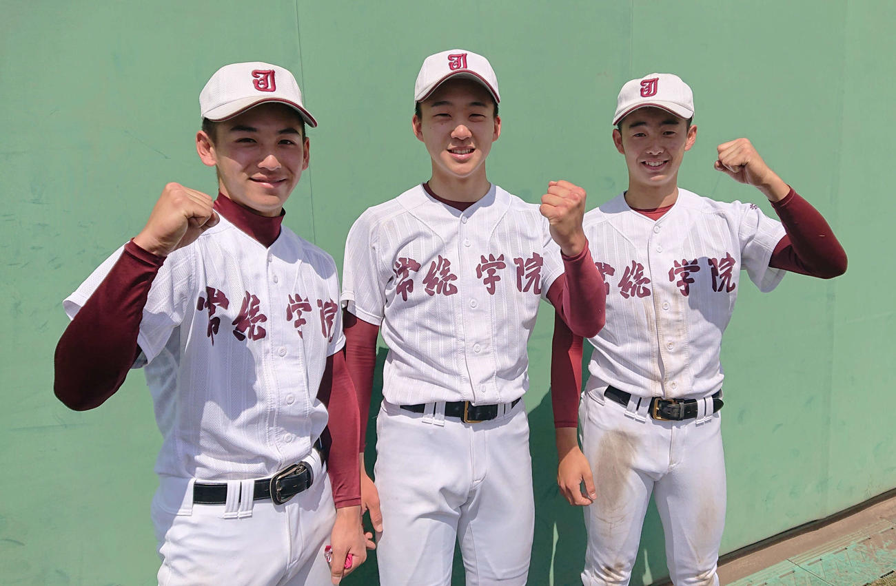 常磐大高対常総学院　常総学院　決勝戦で活躍した（左から）鹿田、石川、田中の2年生トリオ（撮影・保坂淑子）