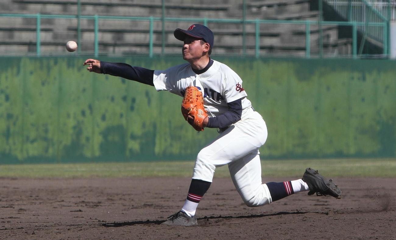 昨秋、サイドスローに転向した新潟の金田
