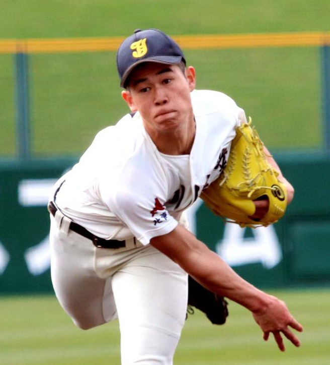 留萌対旭川実　力投する旭川実の田中楓（撮影・永野高輔）