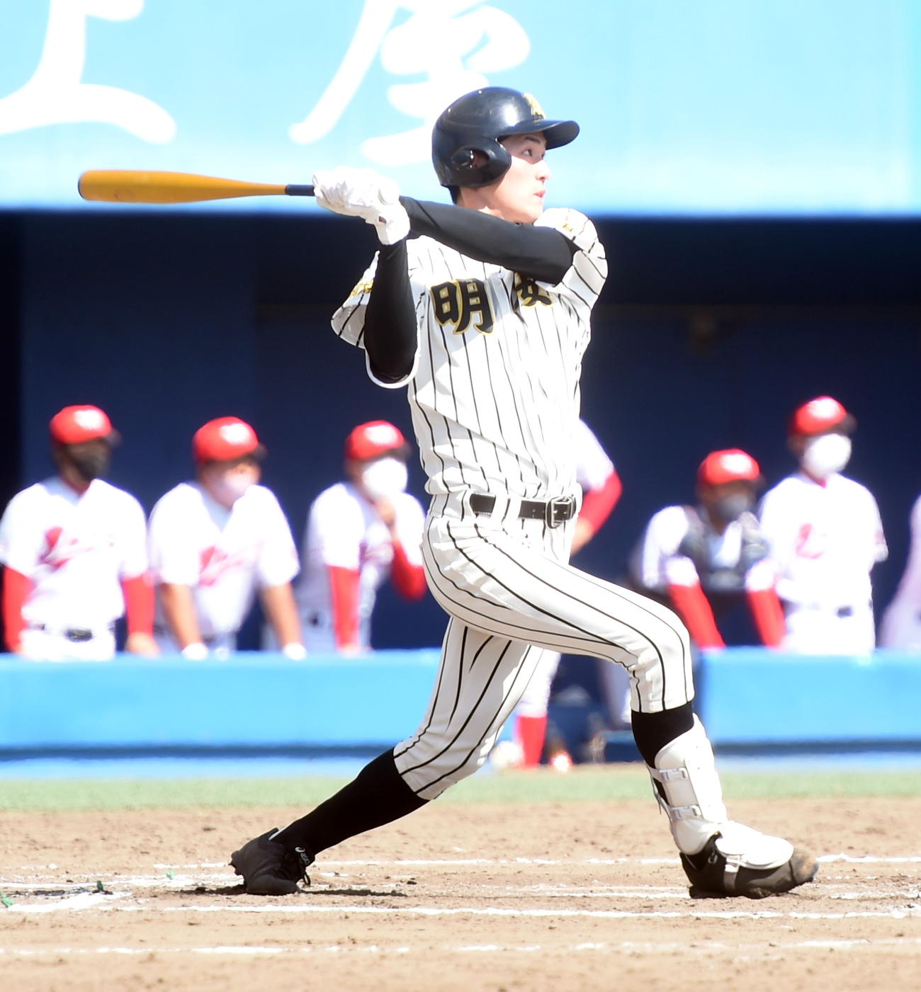 6回、2点適時二塁打を放つ風間