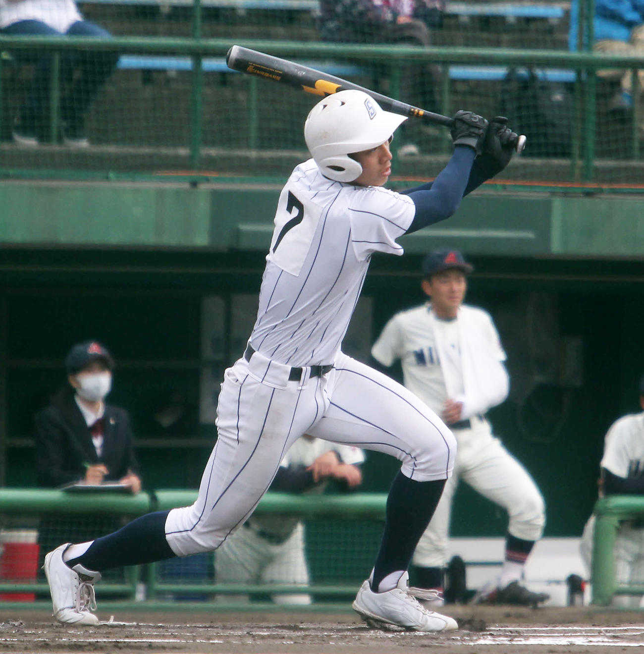1回1死一、二塁で4番鈴木の3試合ぶり安打が貴重な先制打に（撮影・涌井幹雄）