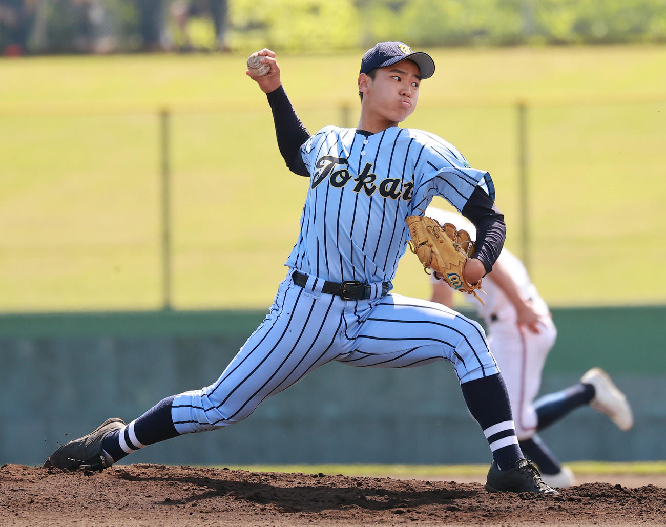 東海大相模対日本航空　力投する東海大相模・大森（撮影・野上伸悟）