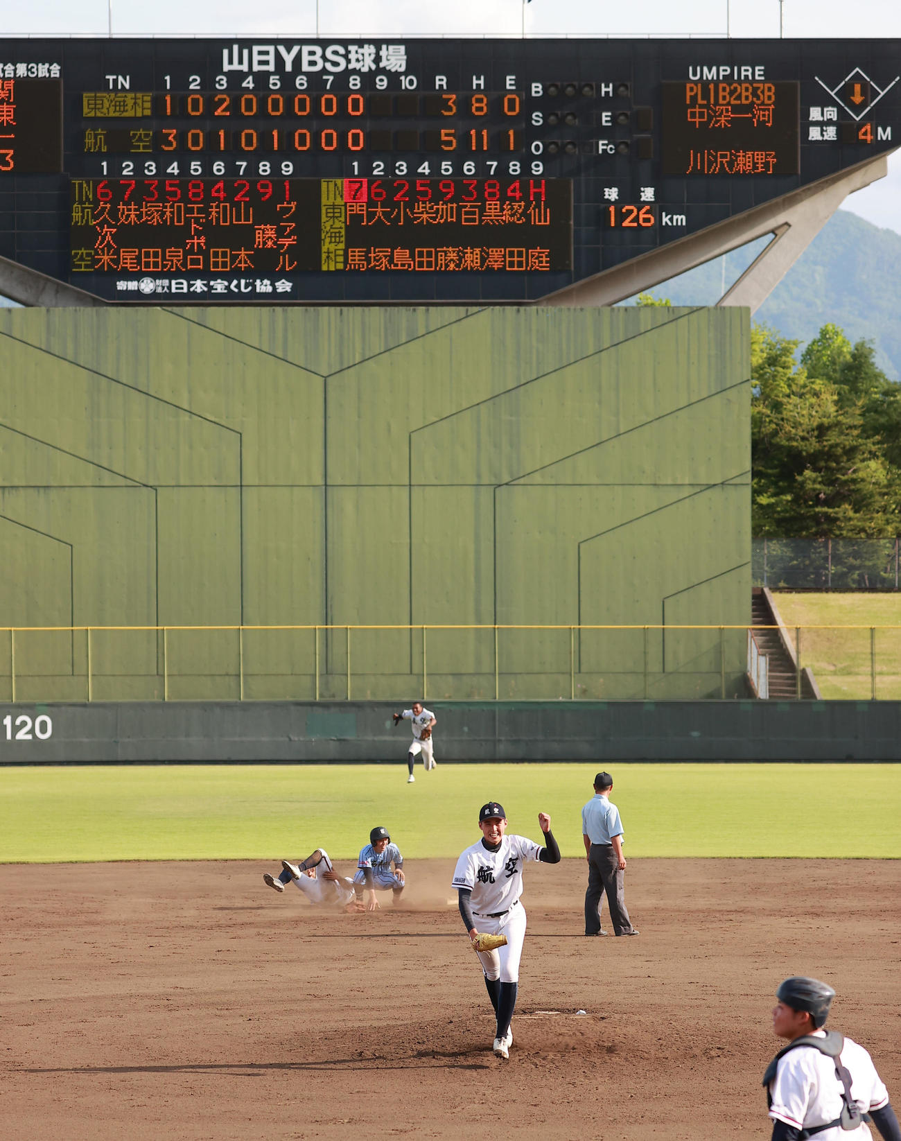 東海大相模対日本航空　5－3で勝利し喜ぶ日本航空ヴァデルナ（撮影・野上伸悟）