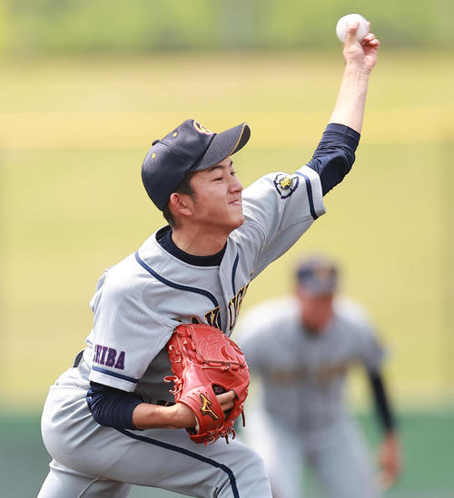 千葉学芸対関東第一　力投する千葉学芸先発の北田（撮影・野上伸悟）