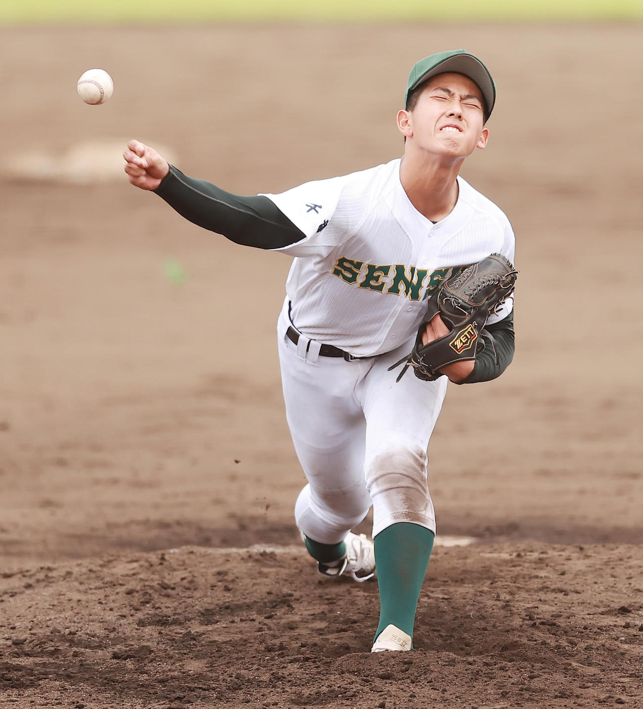 駿台甲府対専大松戸　力投する専大松戸・深沢（撮影・野上伸悟）