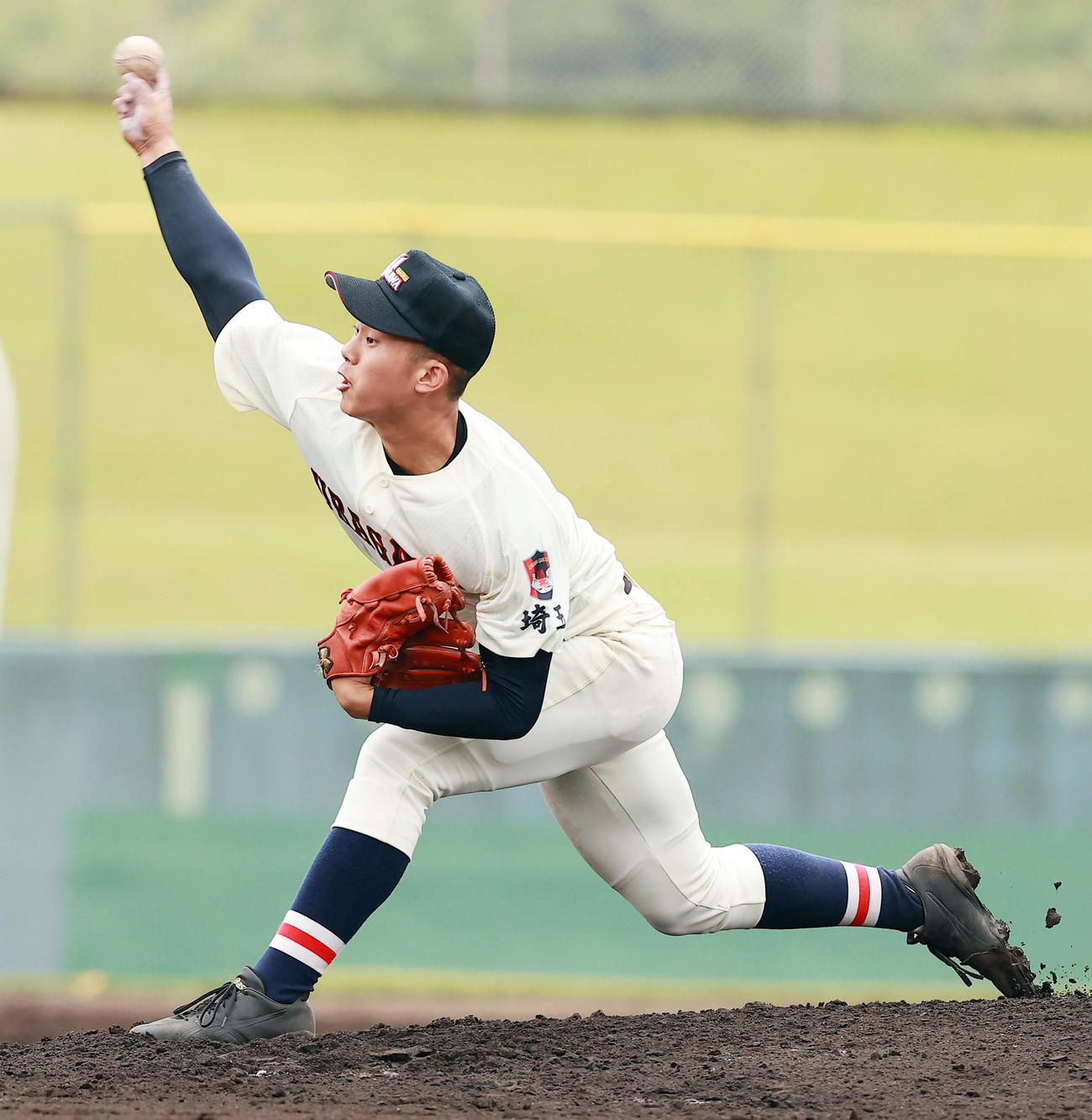 作新学院対浦和学院　力投する浦和学院2番手の吉田匠（撮影・野上伸悟）