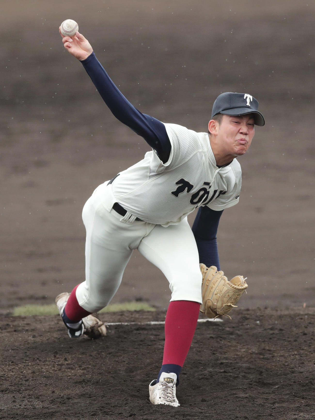 大阪桐蔭対近大付　大阪桐蔭先発の川原（撮影・前田充）