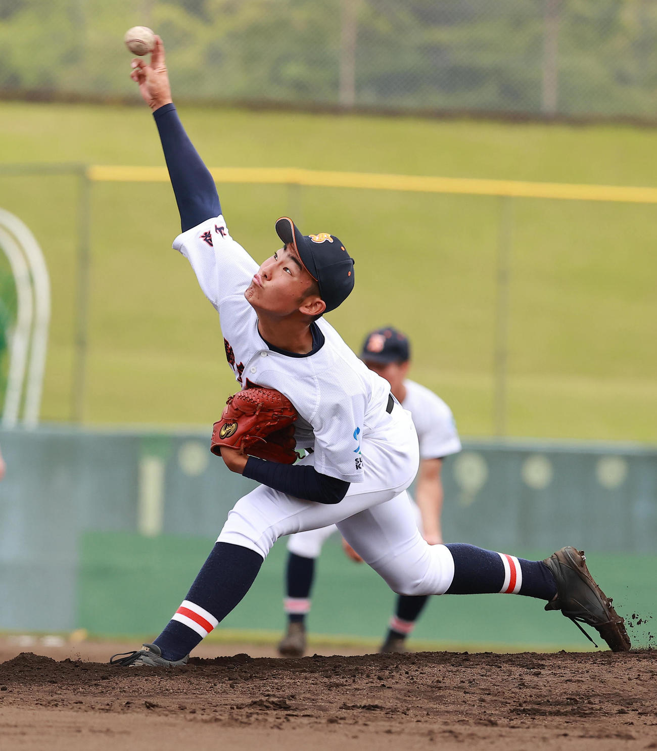 駿台甲府対専大松戸　力投する駿台甲府2番手の石川（撮影・野上伸悟）