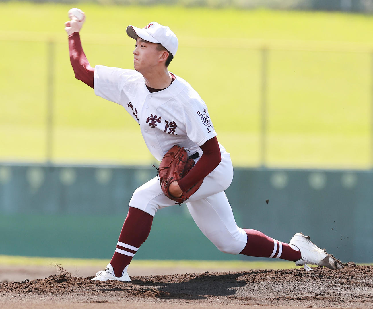 花咲徳栄対常総学院　力投する常総学院先発の石川（撮影・野上伸悟）
