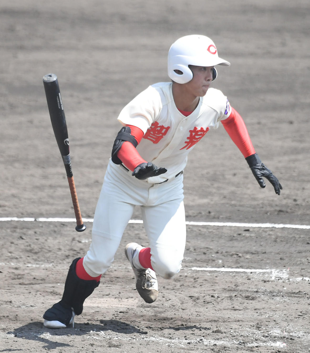 智弁学園対滋賀学園　智弁学園4回表無死二塁、右翼線二塁打を放つ西村（撮影・滝沢美穂子）