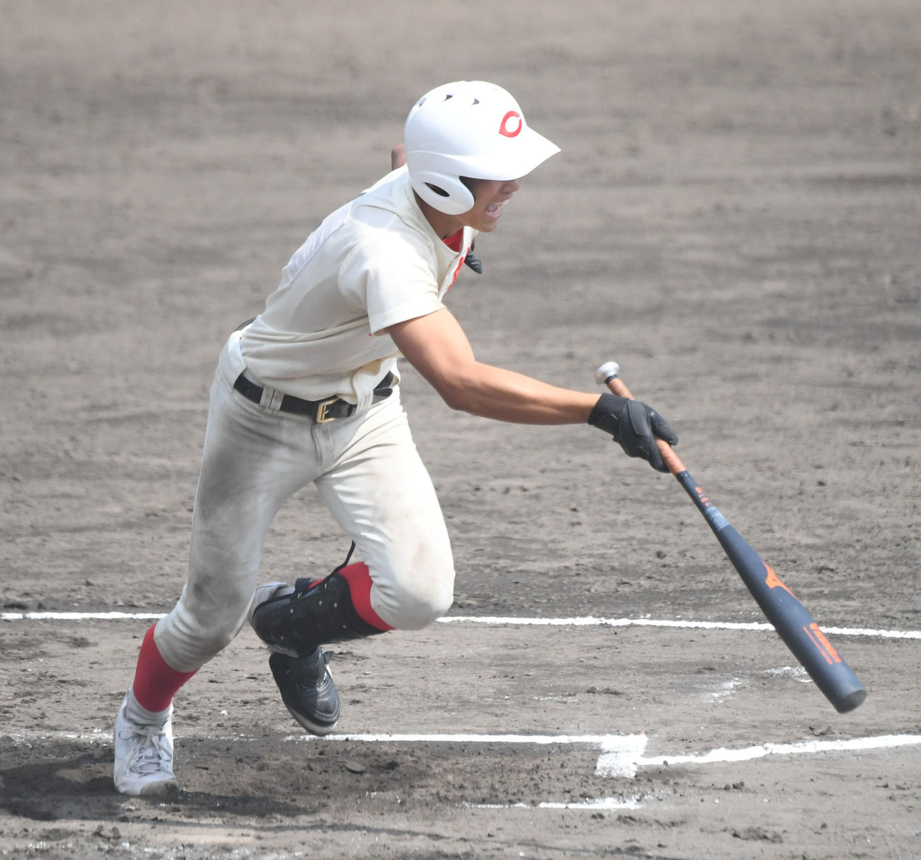 智弁学園対滋賀学園　智弁学園6回表2死三塁、右前適時打を放つ竹村（撮影・滝沢美穂子）