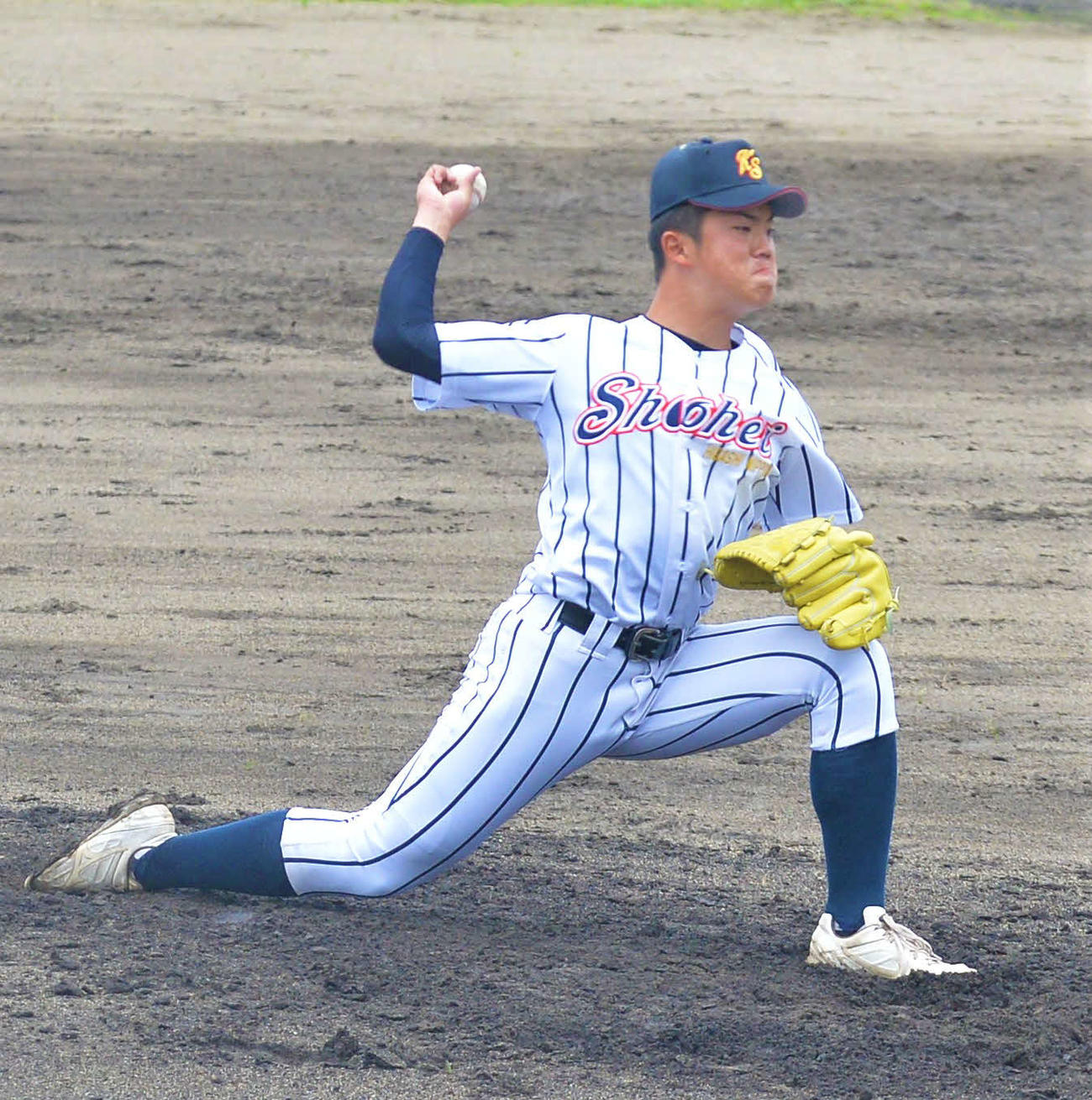 学法石川対東日本国際大昌平　2番手で登板した東日本国際大昌平・草野（撮影・佐藤究）