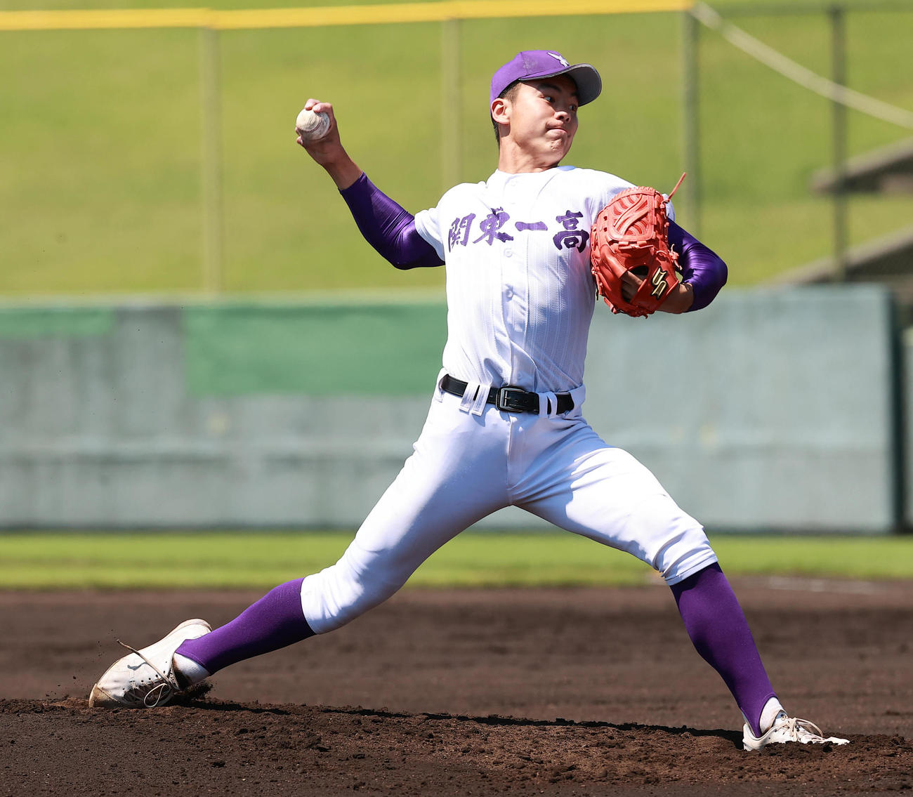 関東第一対専大松戸　力投する関東第一先発の小島（撮影・野上伸悟）