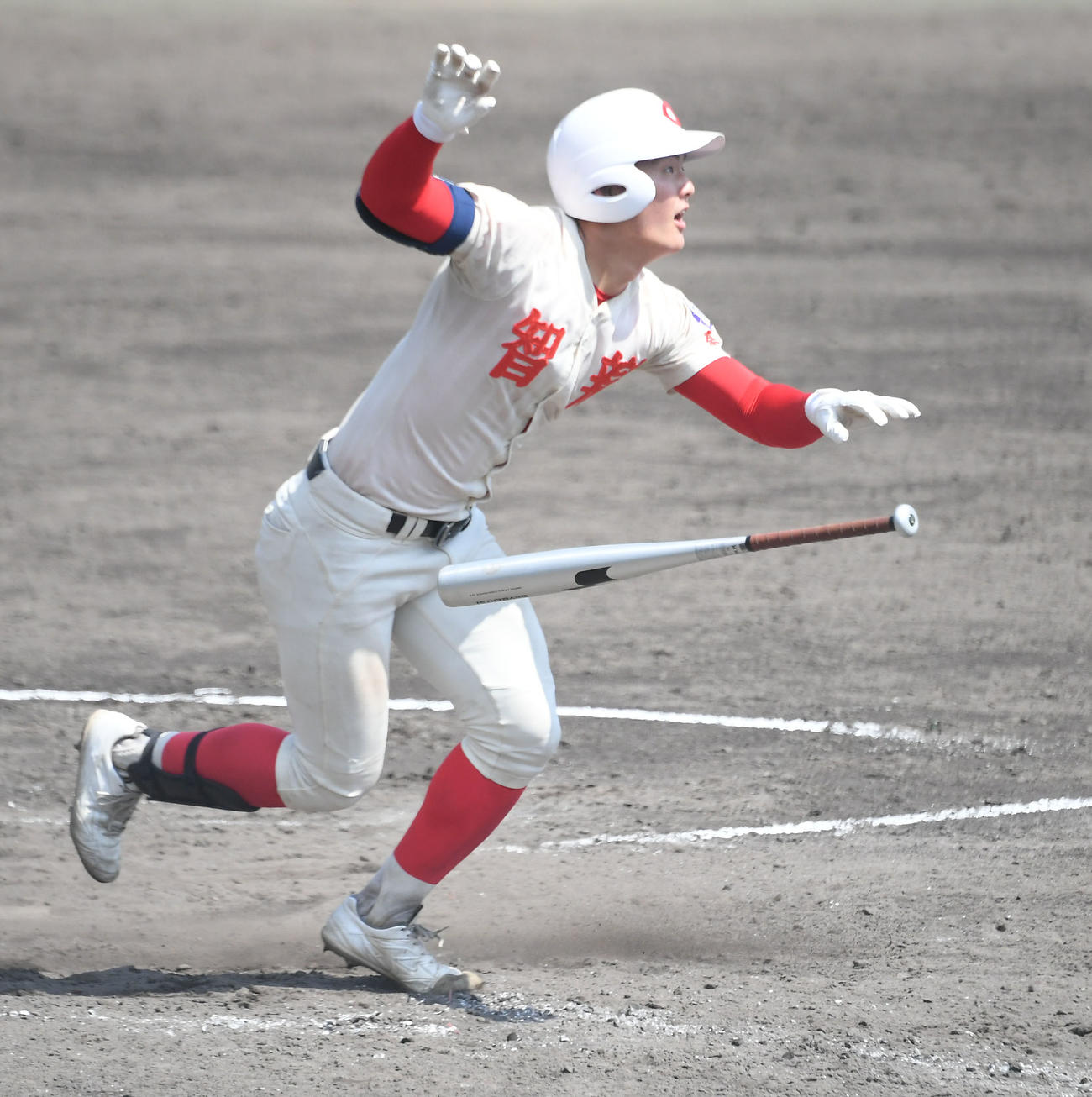 5回表智弁学園2死二塁、右中間本塁打を放つ前川（撮影・滝沢美穂子）