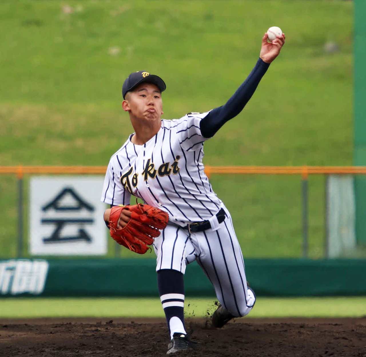 力投する東海大札幌の門別（撮影・山崎純一）