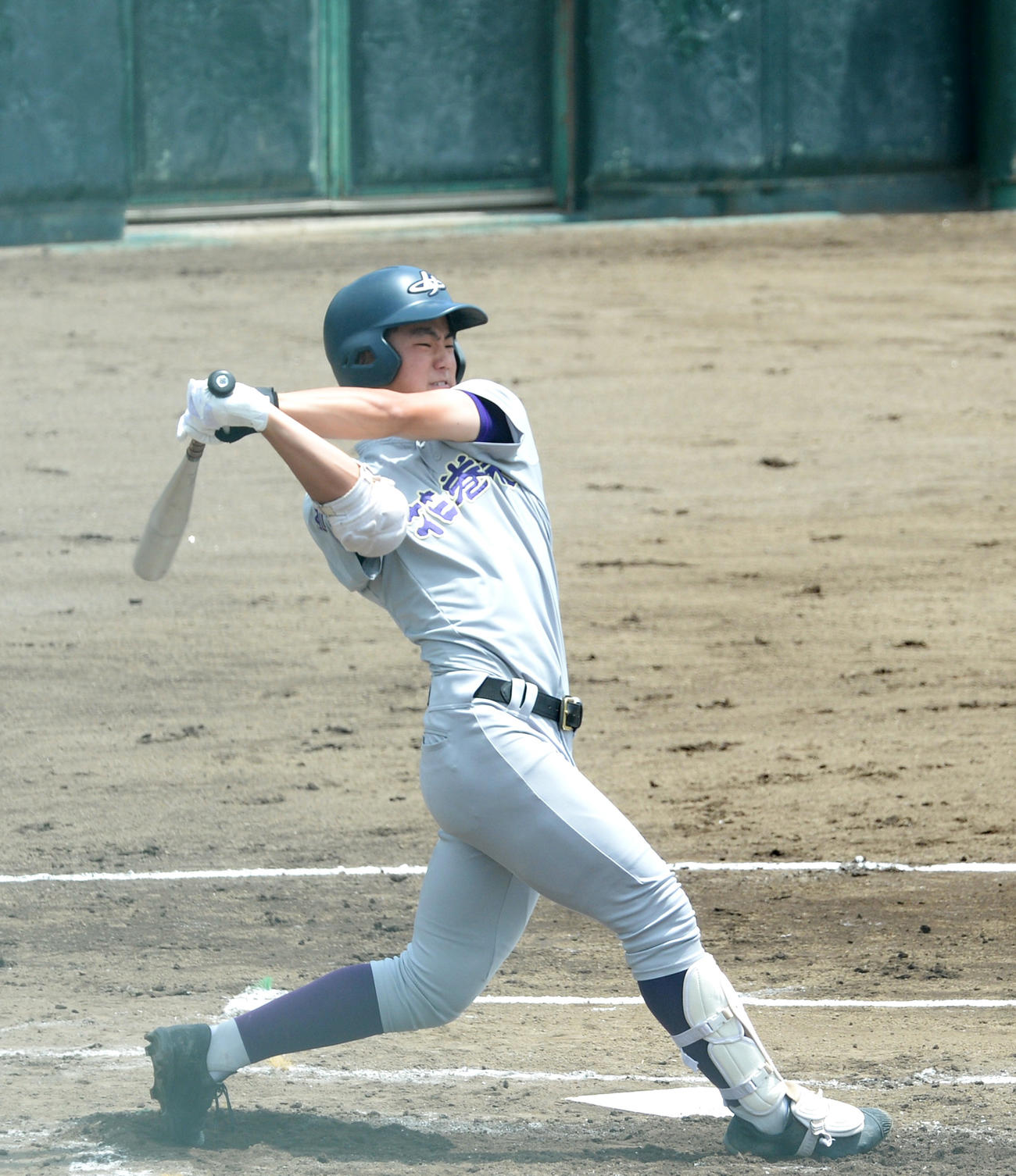 延長12回に中越え決勝適時打を放った花巻東・佐藤（撮影・濱本神威）