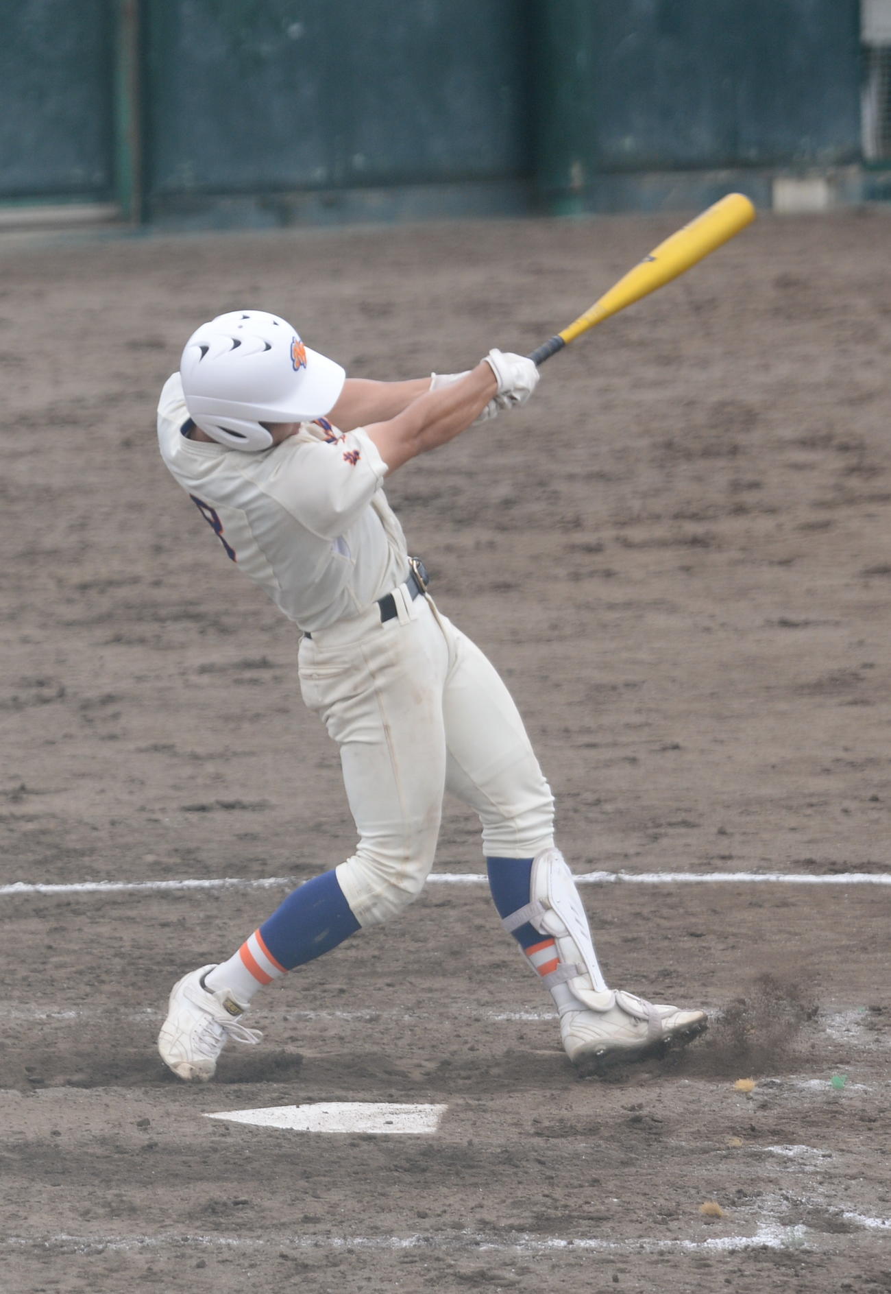 初回2死三塁で2ランを放った盛岡大付・新井（撮影・濱本神威）