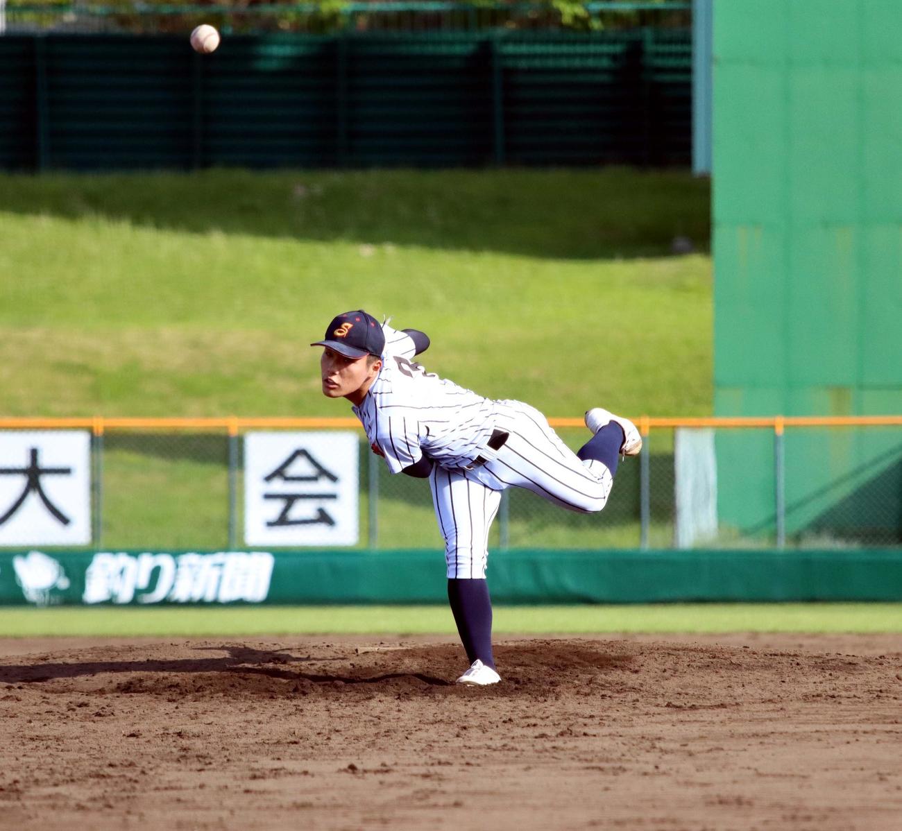 白樺学園対札幌光星　6回途中から好救援した白樺学園・原田（撮影・永野高輔）