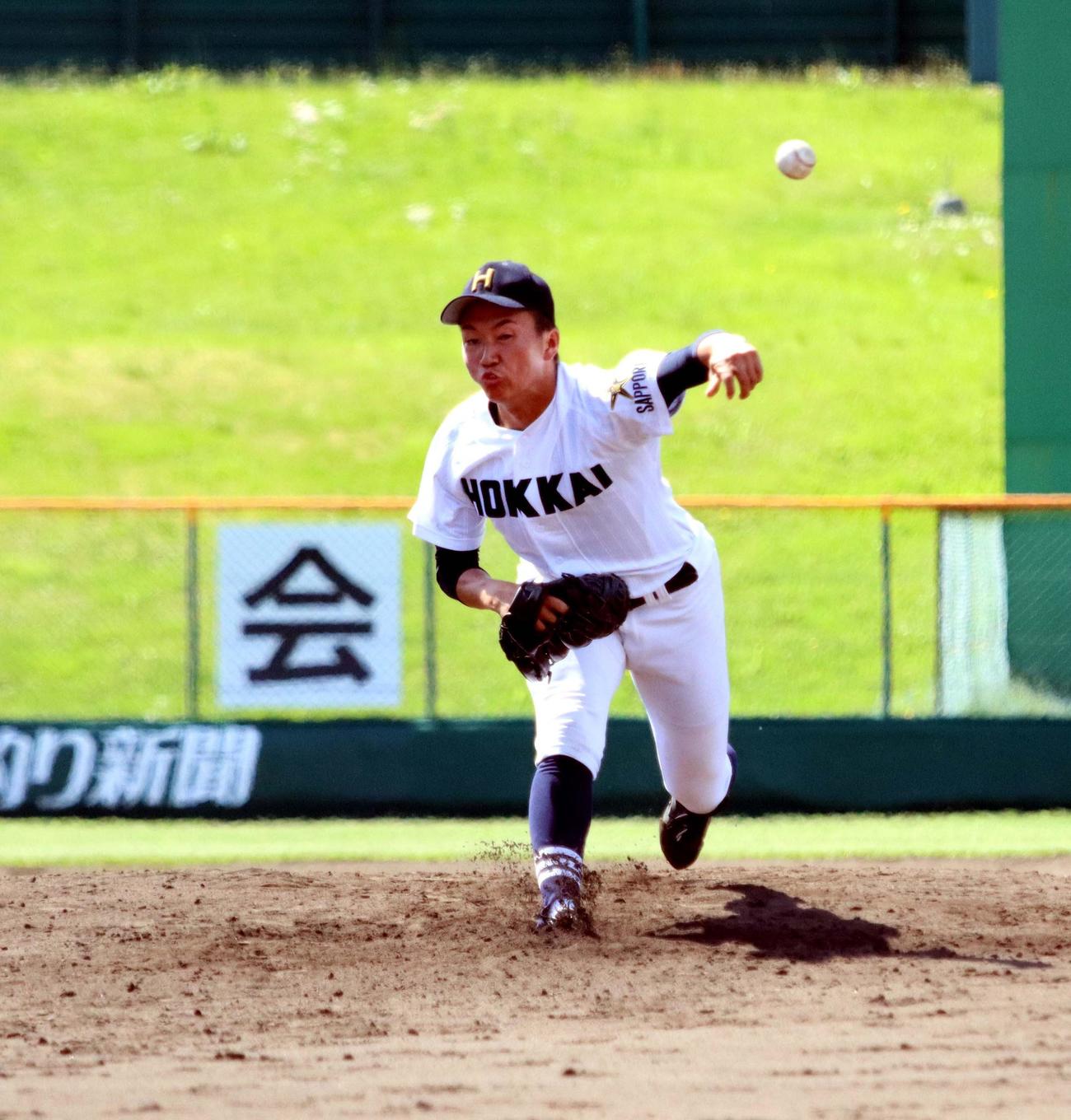 旭川大高対北海　先発し5回1失点の北海・木村（撮影・永野高輔）