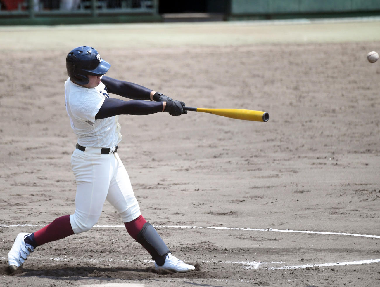 9回裏大阪桐蔭1死一、二塁、サヨナラ適時二塁打を放つ池田（撮影・滝沢美穂子）