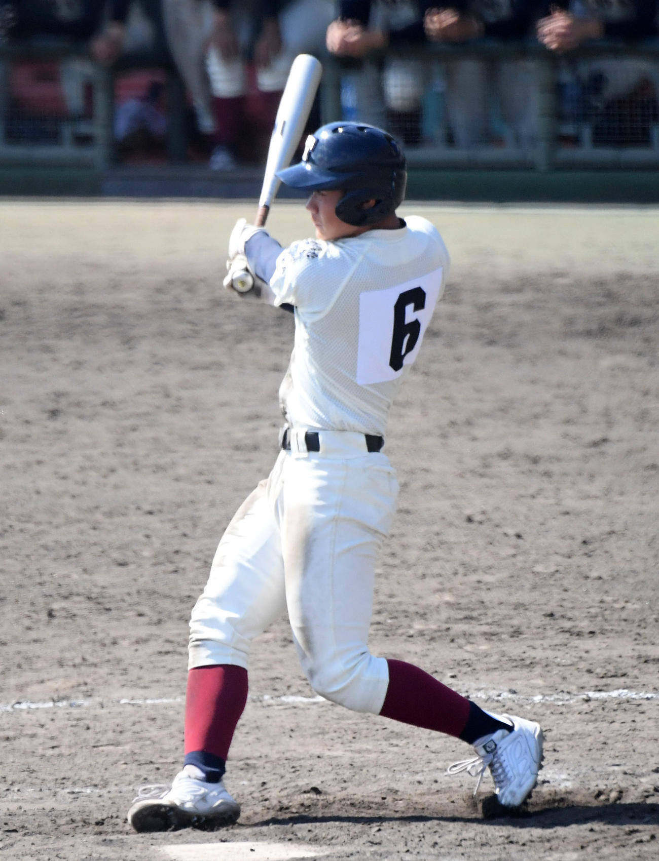 10回裏大阪桐蔭1死一塁、藤原は右中間へサヨナラ本塁打を放つ（撮影・滝沢美穂子）