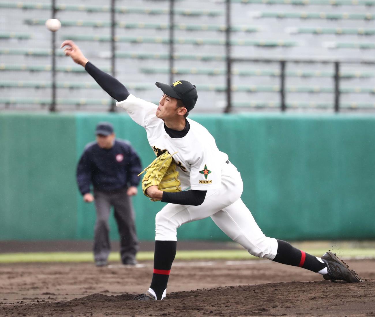 札幌日大対北海道栄　4回を投げ1失点の札幌日大前川佳（撮影・黒川智章）