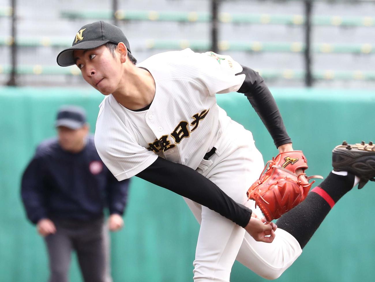 札幌日大対北海道栄　5回から登板し1失点の高谷（撮影・黒川智章）