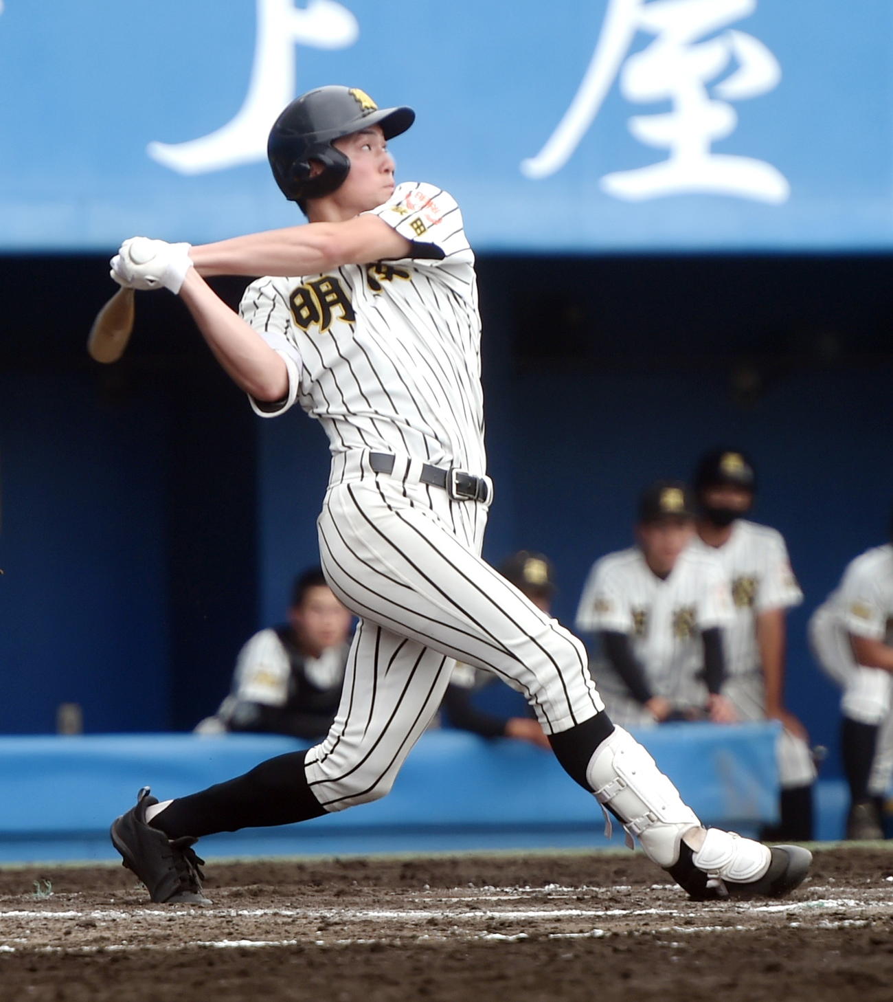 7回、左翼線へ二塁打を放つ風間