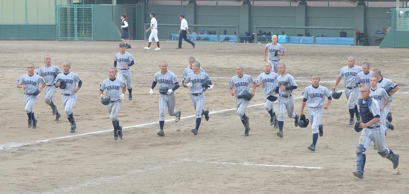 5厘刈りで臨み、初戦を突破した福島西ナイン