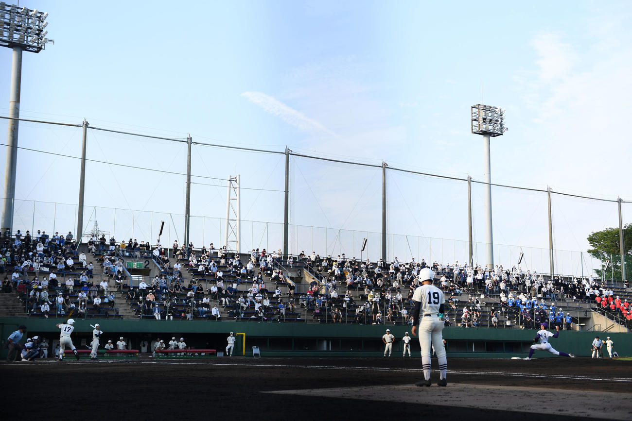 日大三対関東第一　有観客で行われる春季東京大会決勝（撮影・横山健太）