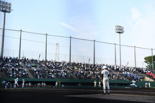 日大三対関東第一　有観客で行われる春季東京大会決勝（撮影・横山健太）