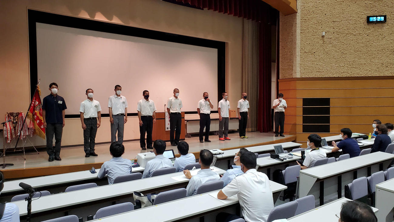 高校野球栃木大会組み合わせ抽せん会に臨むシード校の主将たち（撮影・鈴木正章）