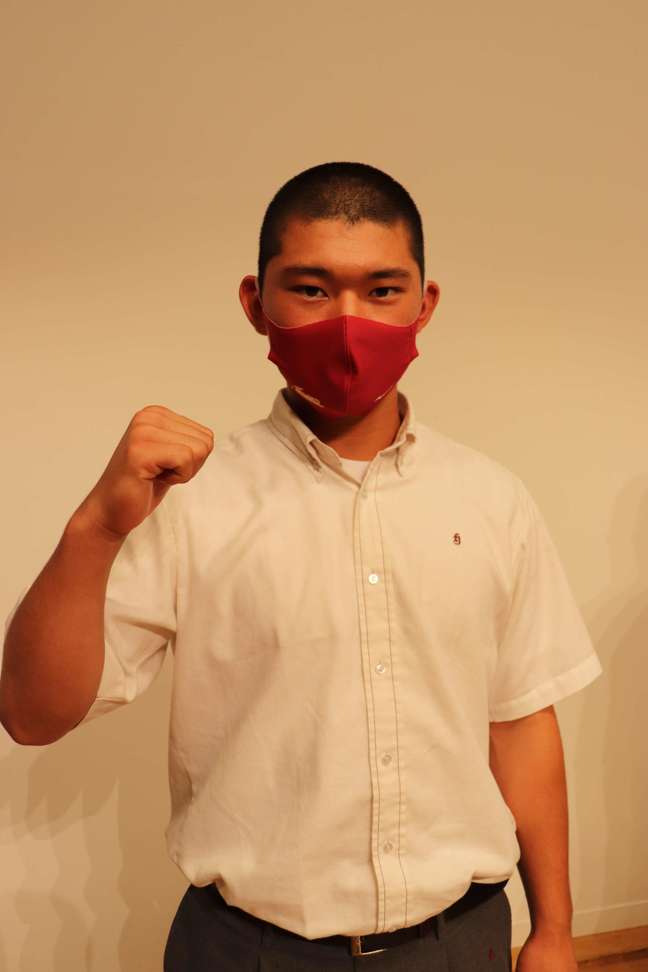 茨城抽選会　春夏連続出場を誓いガッツポーズを見せる常総学院の田辺（撮影・保坂淑子）