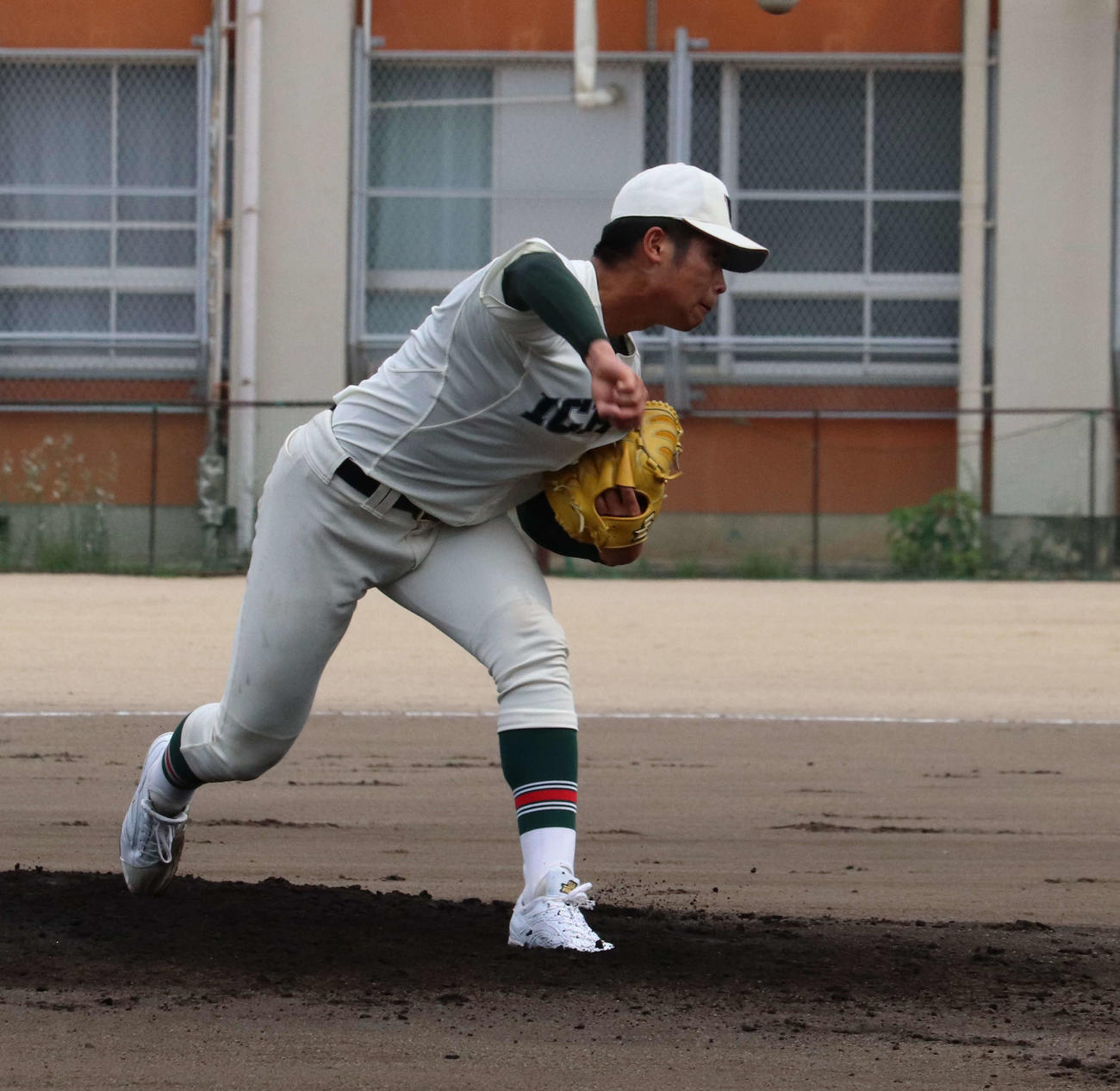先発した小園健太投手