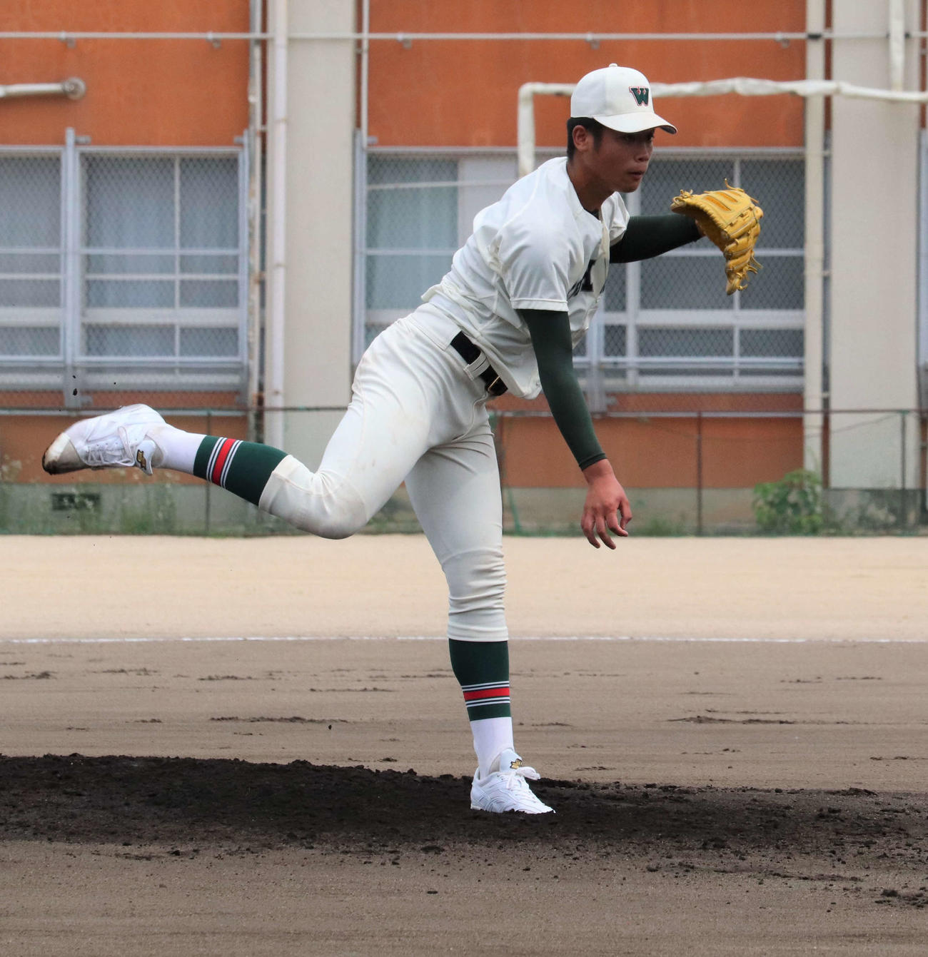 先発した小園健太投手