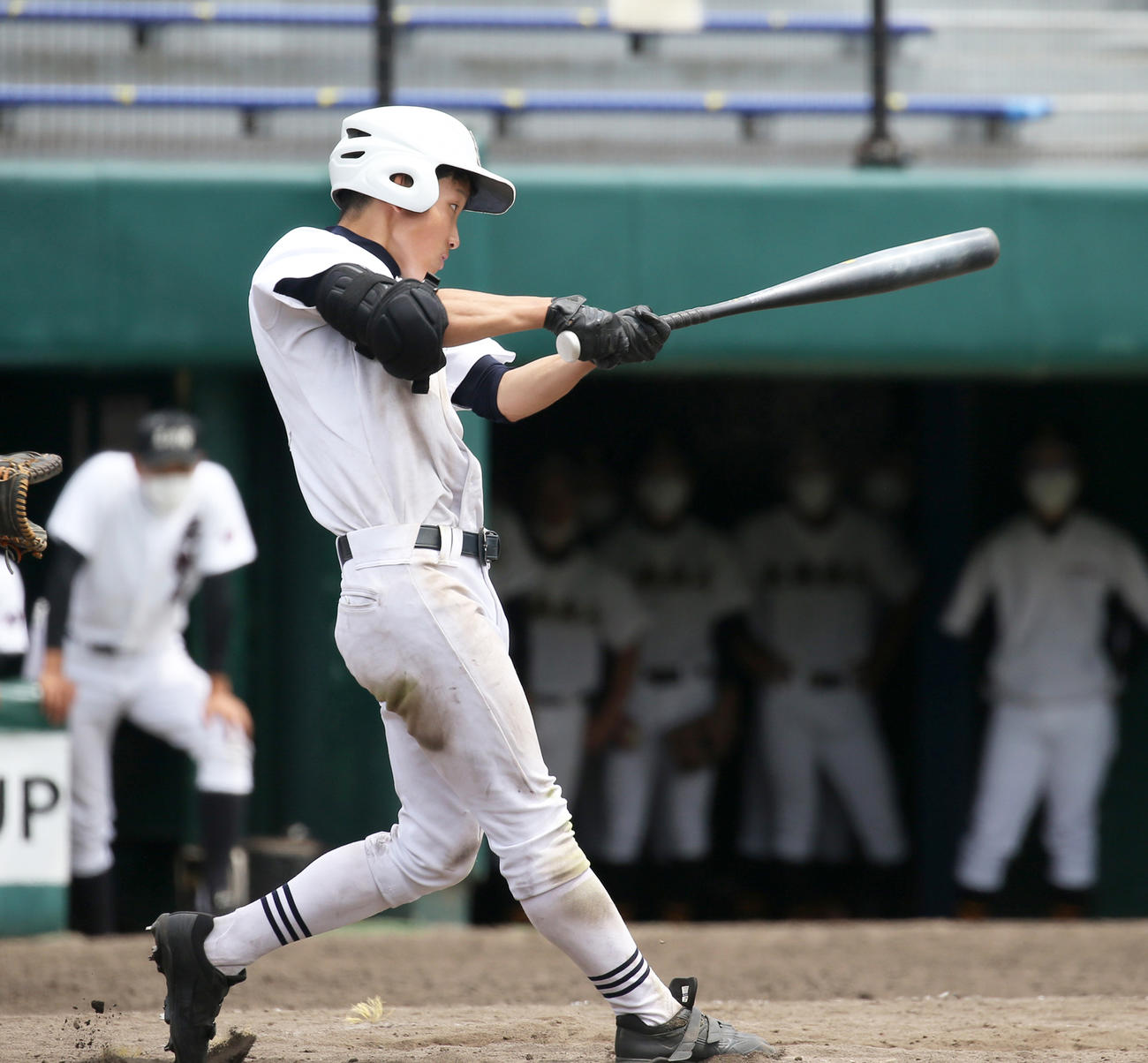 タイブレーク13回表恵庭南1死一、三塁、得能の遊ゴロの間に勝ち越しに成功する（撮影・佐藤翔太）