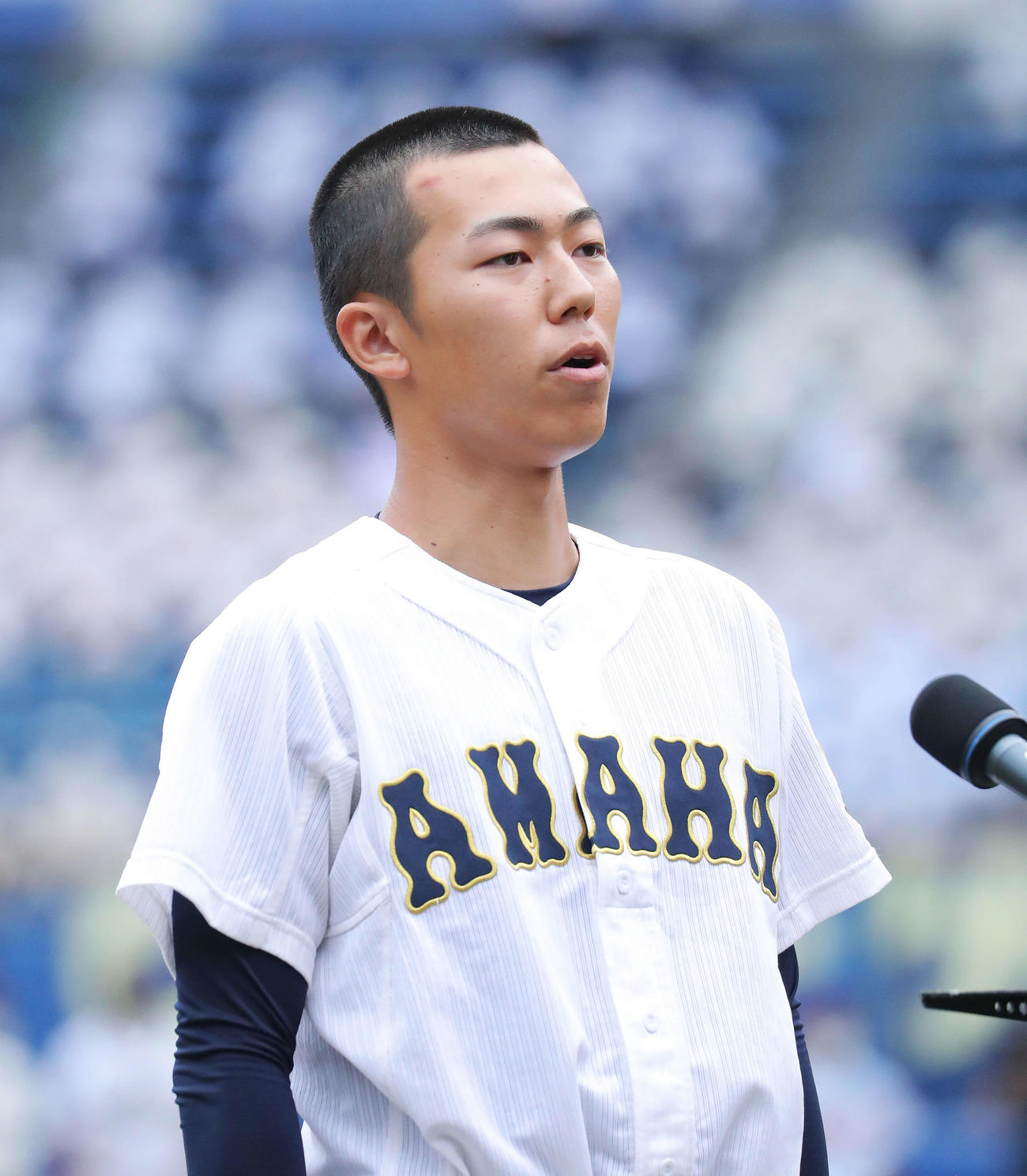 選手宣誓する天羽・北見主将（撮影・河田真司）