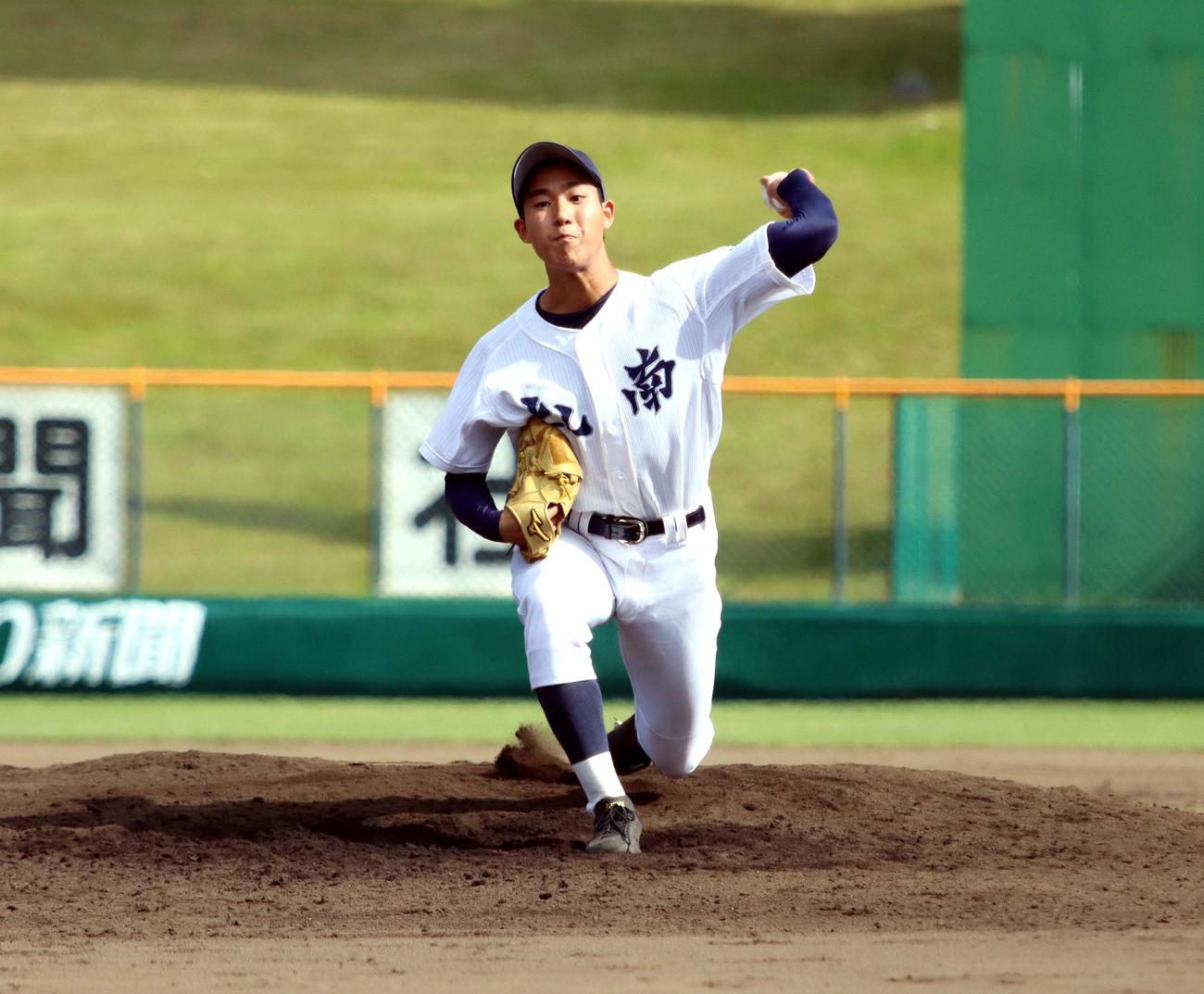 札幌南対札幌丘珠　4失点で完投した札幌南・桐田（撮影・永野高輔）