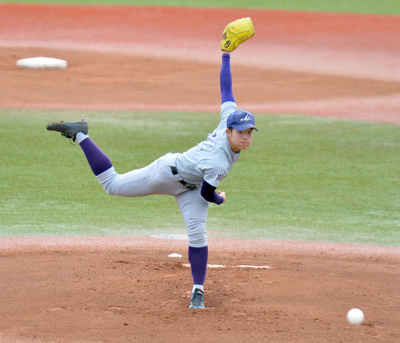 秋季高校野球東北大会　仙台育英対花巻東　ダイナミックな投球フォームで1失点完投した花巻東・菱川（2020年10月18日撮影）