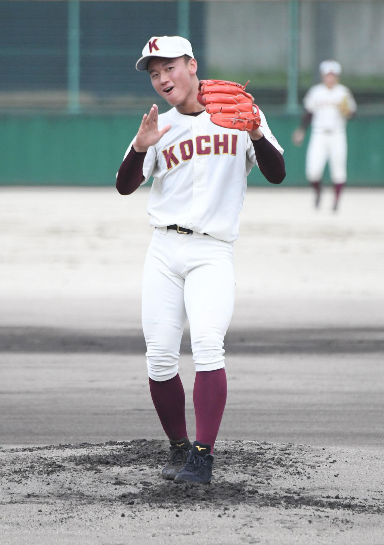 練習試合　大阪桐蔭対高知　1回表大阪桐蔭1死二塁　3番池田を三振に仕留め雄叫びを上げる森木（撮影・滝沢美穂子）